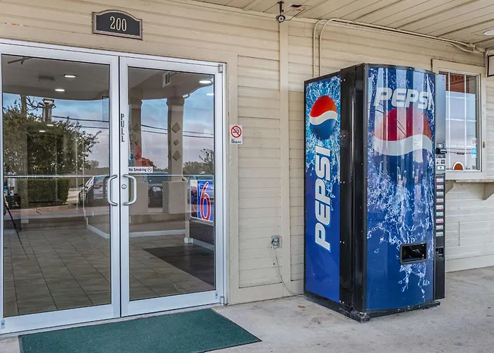 Motel 6-Waxahachie, Tx